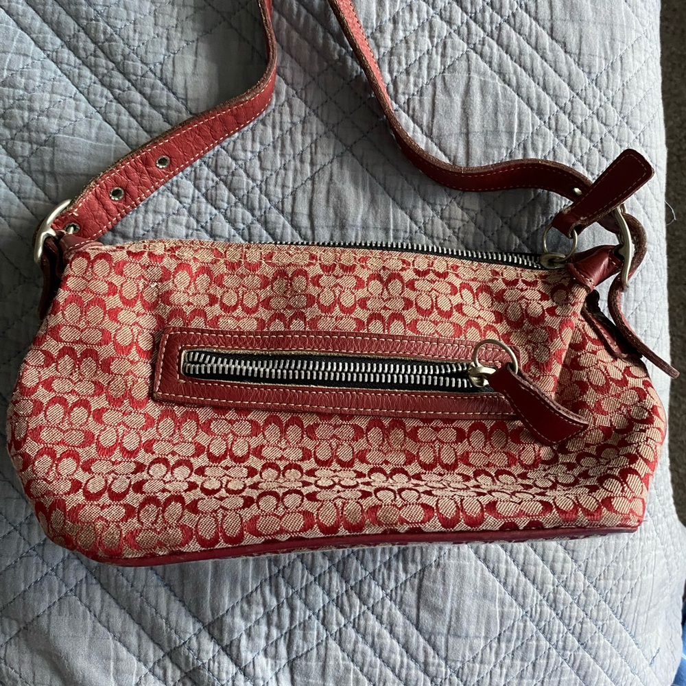 Elegant Red Patterned Shoulder Bag
